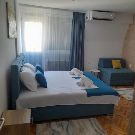 Holiday Apartament Three Ni Екстериор снимка