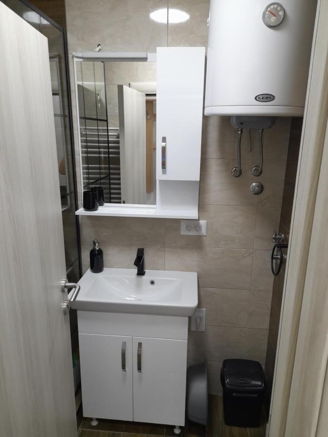 Holiday Apartament Three Ni Екстериор снимка
